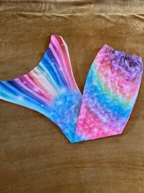 She Pretty Girls Mermaid Tail size 5-6 Colorful Lightweight Beach Pool Vacation